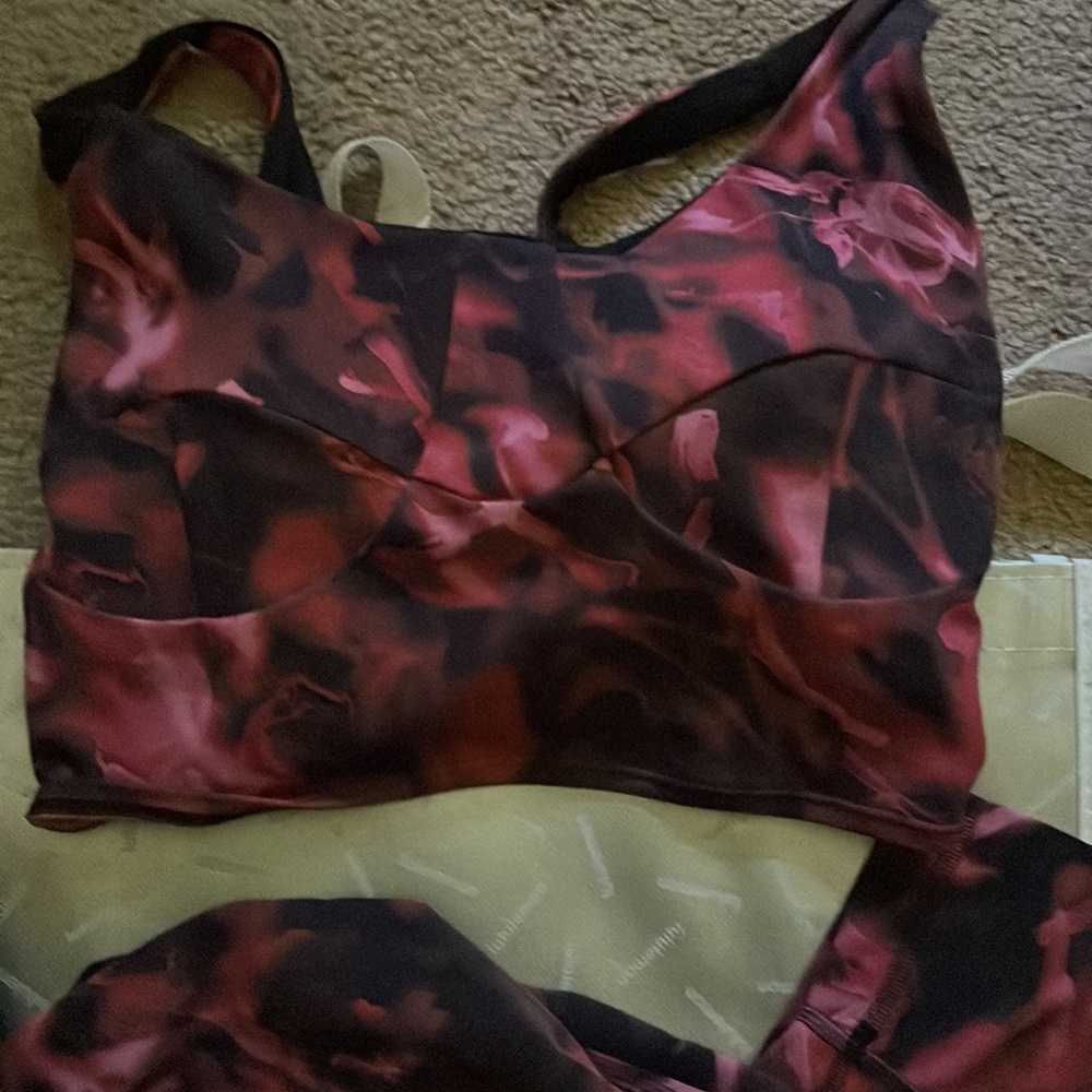 Lululemon leggings! Size 2 - Picture 3 of 5